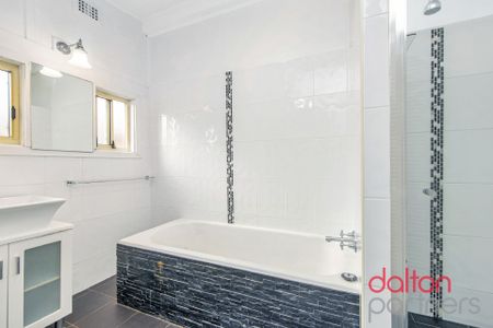 Stylish Carrington Cottage! - Photo 3