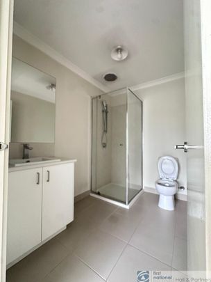 12 Woodbine Street, Pakenham - Photo 1