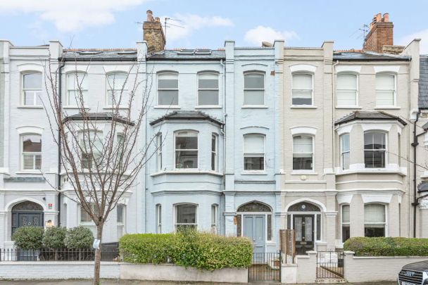 2 bedroom flat in Fulham - Photo 1