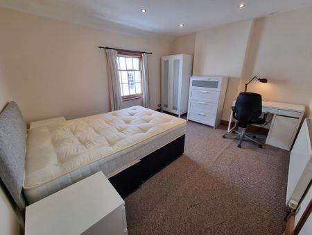 3 Bed Student Accommodation - Photo 5