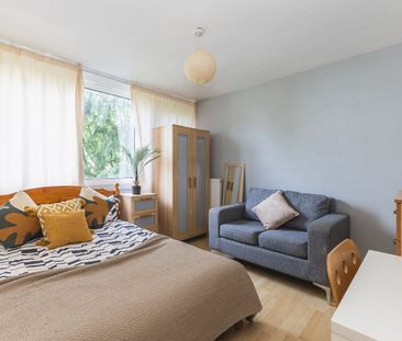 Room in a Shared Flat, Sherfield Gardens, SW15 - Photo 1