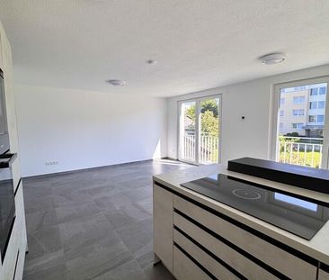 Sonnige, schöne 3-Zi.-Wohnung mit Balkon, Einbauküche uvm. in Sinde... - Foto 1