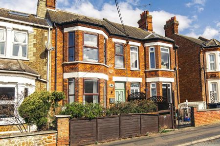 3 bedroom terraced house to rent - Photo 3