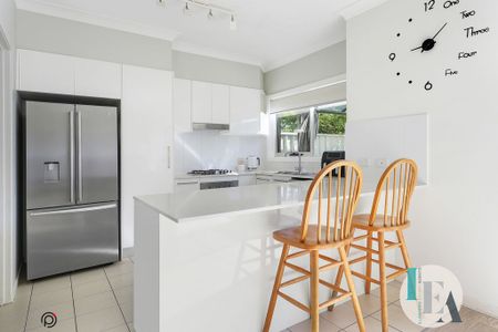 Stylish & Spacious Three-Bedroom Townhouse in Prime Location - Photo 4