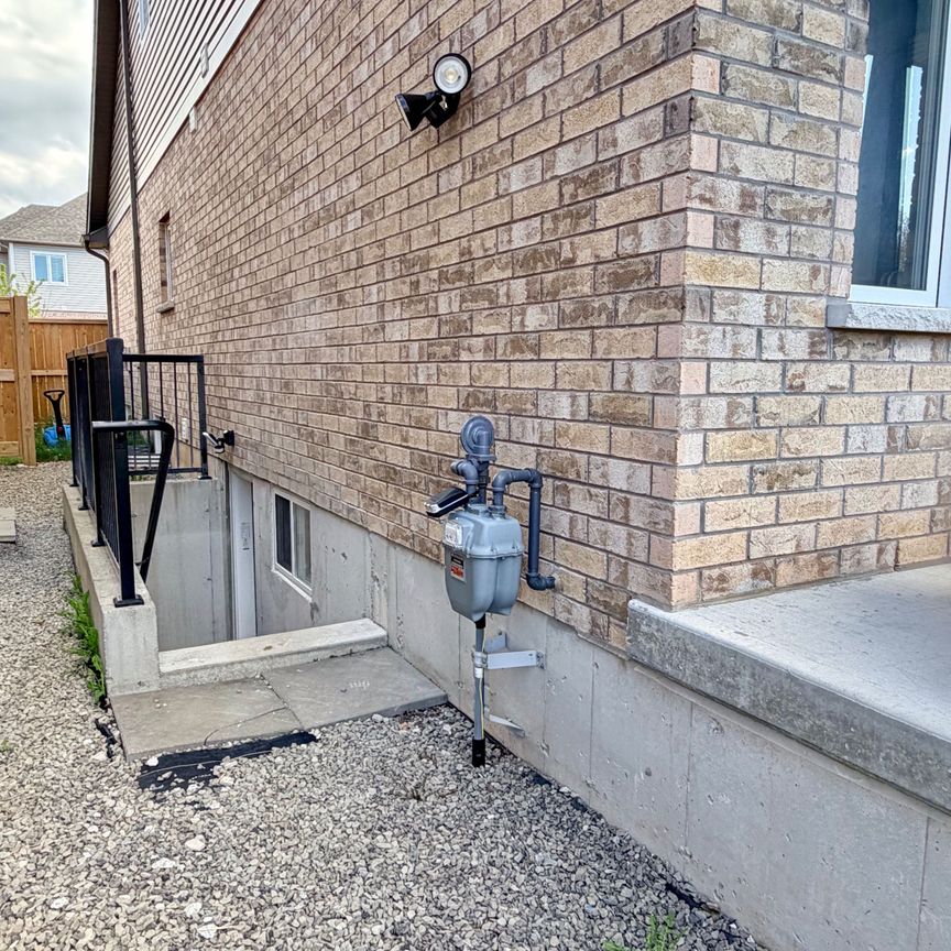 For Lease - 9469 Tallgrass Avenue, Niagara Falls, Ontario - Photo 1