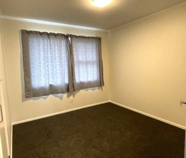 MANUREWA, 3 BEDROOMS - Photo 2
