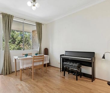 Sun Filled Apartment In Boutique Block Of Twelve With Elevated Park... - Photo 2