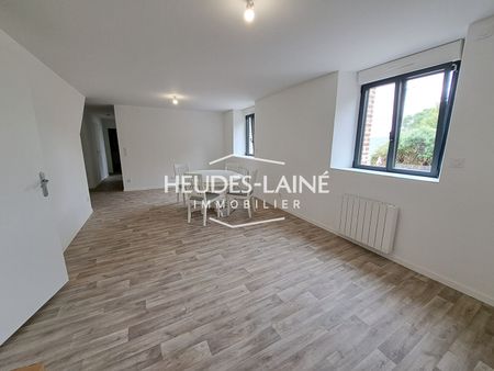 Location Appartement 3 pièces 72m² LE VAL ST PERE 50300 - Photo 2