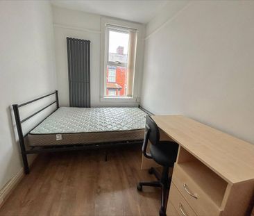 4 bedroom end of terrace house to rent - Photo 3
