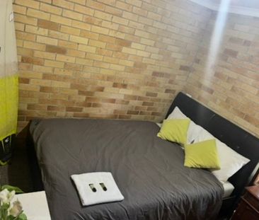 Broadbeach Waters - Photo 3