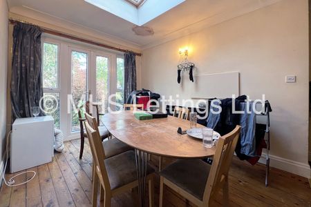 4 Bedroom Semi-Detached House for rent in Becketts Park Drive - Photo 3