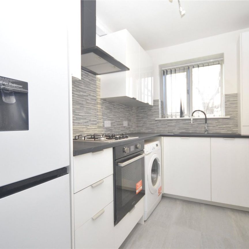 High Road, London, N12 - Photo 1