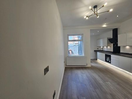 2 bedroom terraced house to rent - Photo 4