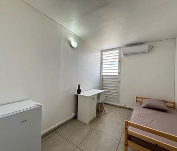 Location Appartement 5 pièces 70m² LES ABYMES 97139 - Photo 3