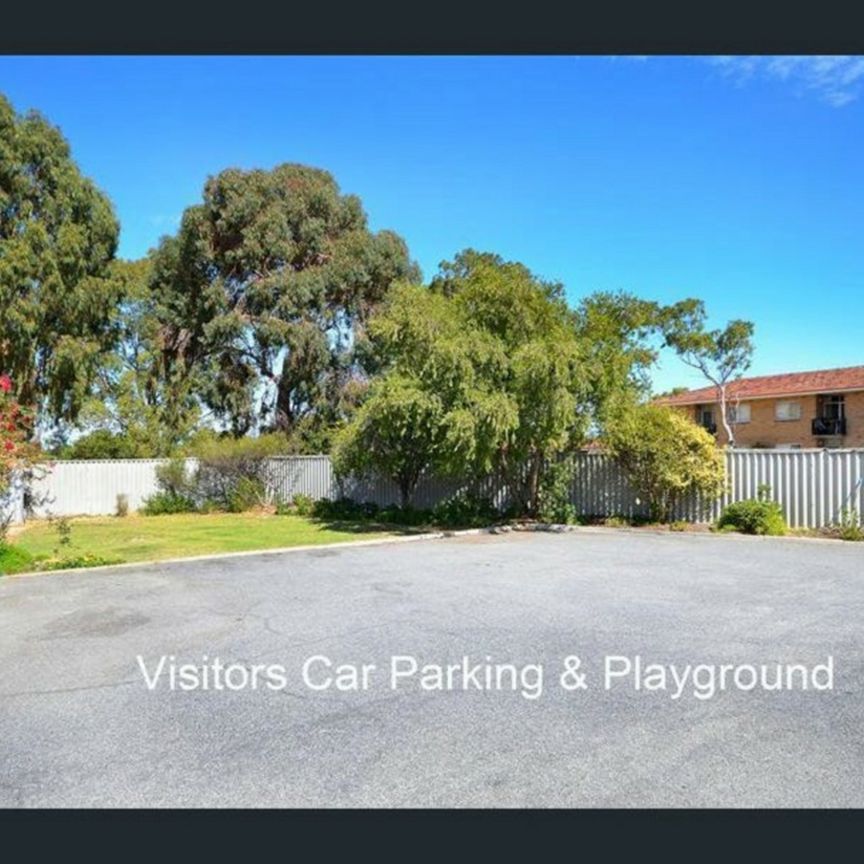 Charming Renovated Villa in Quiet Complex - Photo 1