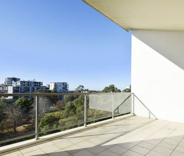 Modern 2 bedroom split level unit - Photo 5