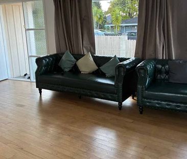 Charming 3BR Hillpark Haven - Photo 2