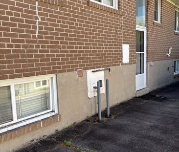 For Lease - 40 Caracas Road, Toronto, Ontario - Photo 4