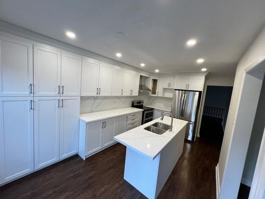 For Lease - 6045 Grossbeak Drive, Mississauga, Ontario - Photo 1