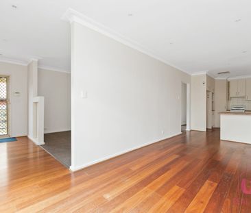 HUGE family home, playground included! - Photo 4