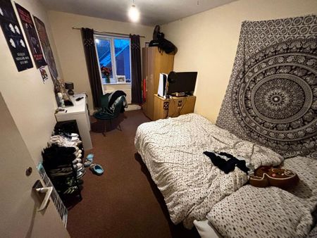 3 bedroom flat to rent - Photo 5