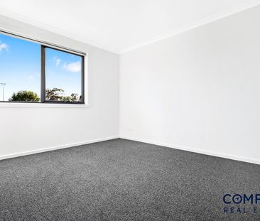 48 Cinnamon Drive, Cranbourne East VIC 3977 - Townhouse For Rent | ... - Photo 4