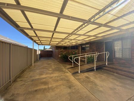 14 Yvonne Street, Wendouree - Photo 5