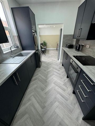 1 bedroom in a house share to rent - Photo 3