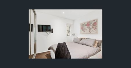 FURNISHED EXECUTIVE STYLE ONE BEDROOM APARTMENT WITH 2 CARSPACES - Photo 2