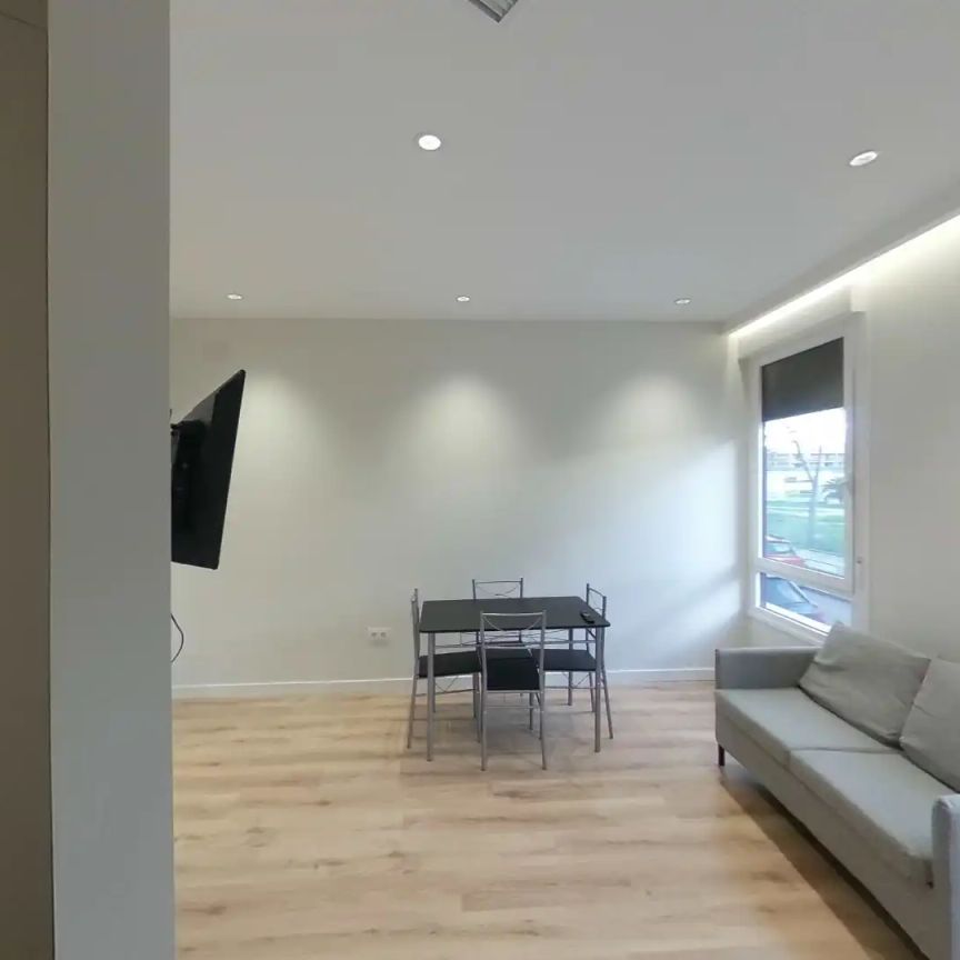 Piso de alquiler en Calle de las Islas Jarvi, Tres Olivos - Valverde - Foto 1