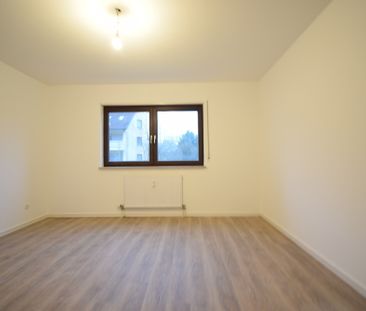 Modernisierte Wohnung mit Balkon in gepflegtem Wohnumfeld - Foto 2