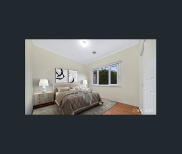 Spacious Family Home in a Prime Craigieburn Location! - Photo 2
