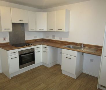 3 bed House - To Let - Photo 3