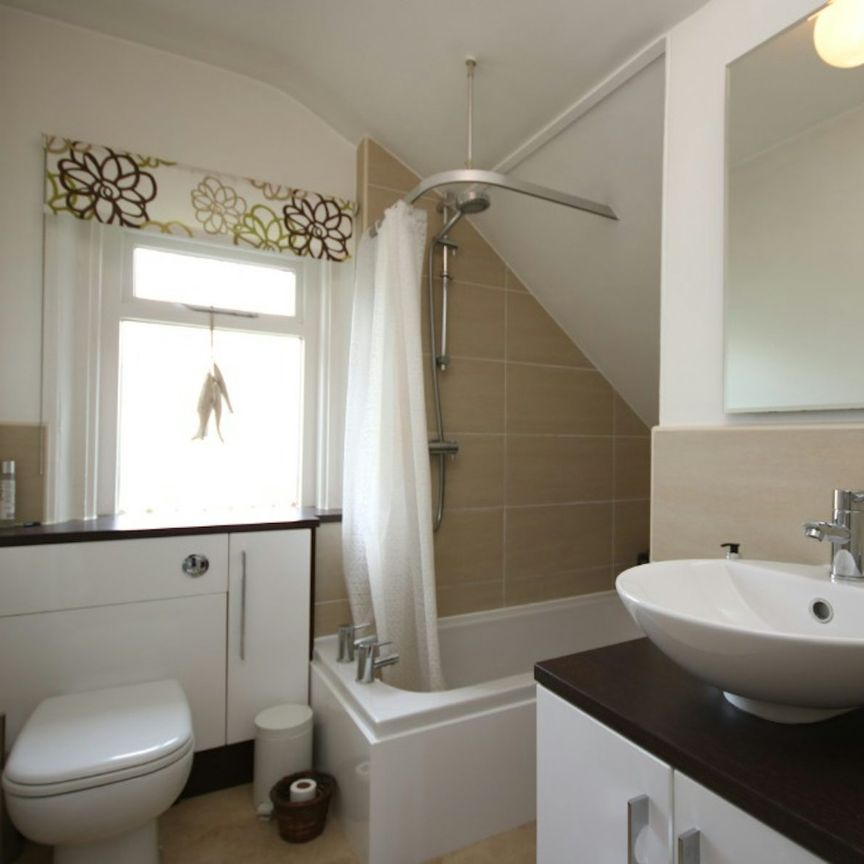 Flat to rent on - Photo 1