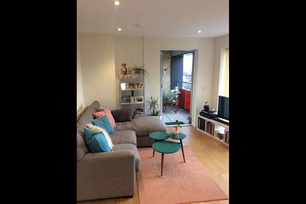 1 Bed Flat, Peartree Road, SE10 - Photo 1