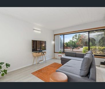 Stylish & Spacious Apartment with Large Balcony - Photo 2