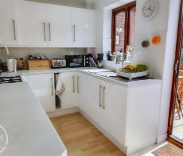 2 bedroom semi-detached house to rent - Photo 6