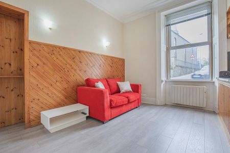 1 bedroom flat to rent - Photo 2