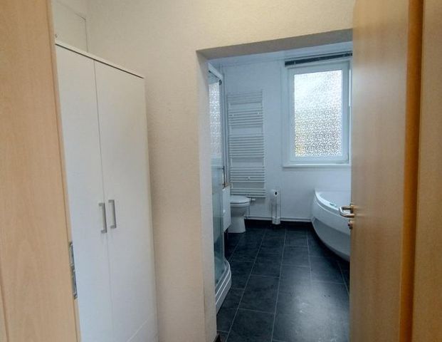 Großzügige 4-Zimmer-EG-Wohnung, EBK, 2 Bäder, Garten (auch WG) - Foto 1