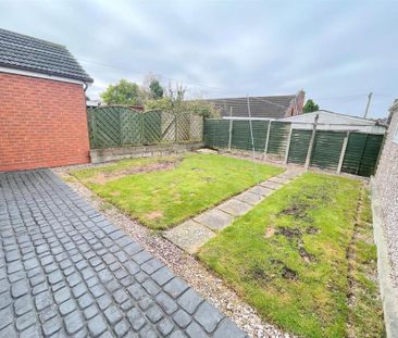 2 bedroom semi-detached bungalow to rent - Photo 6