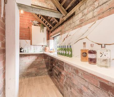 3 bedroom end of terrace house to rent - Photo 2