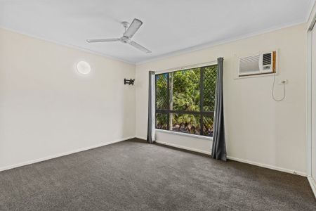 SPACIOUS FAMILY HOME IN A QUIET, CONVENIENT LOCATION - Photo 4