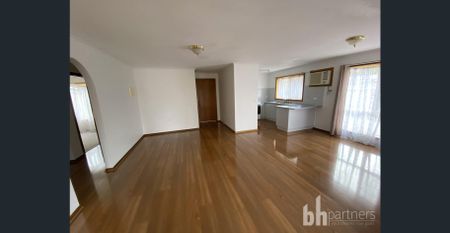 Neat & Tidy Villa Situated in a Prime Location in Renmark Town Centre - Photo 3