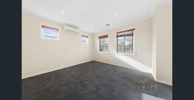 SPACIOUS $ STYLISH 4-BEDROOM FAMILY HOME IN A PRIME CAIRNLEA LOCATION - Photo 1