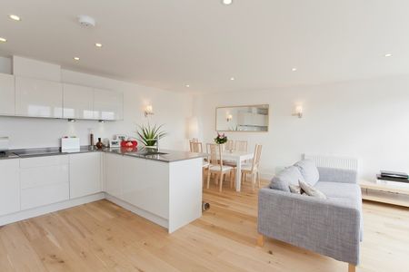 3 Bed Flat, Carpenters Place, SW4 - Photo 3