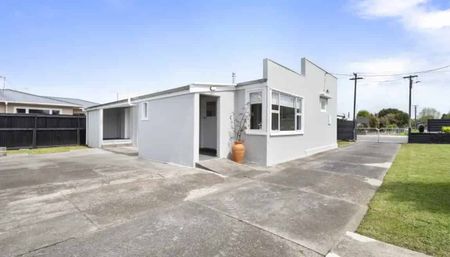 Newly Renovated 3-Bedroom Home - Photo 5