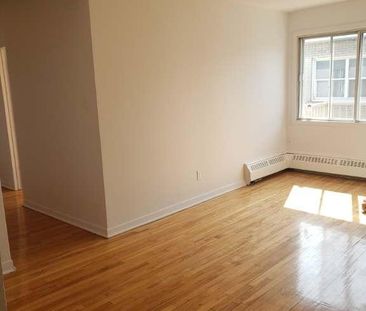 5 1/2 Rénove Chauffage/Eau Chaud/Entrée Laveuse/Sécheuse - Photo 3