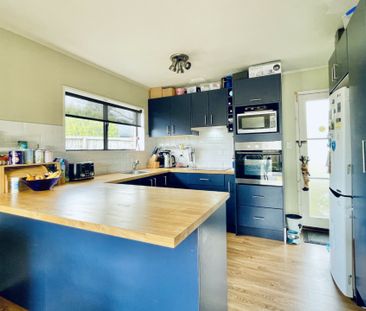2 BEDROOM - GARAGE - FULLY FENCED - Photo 4