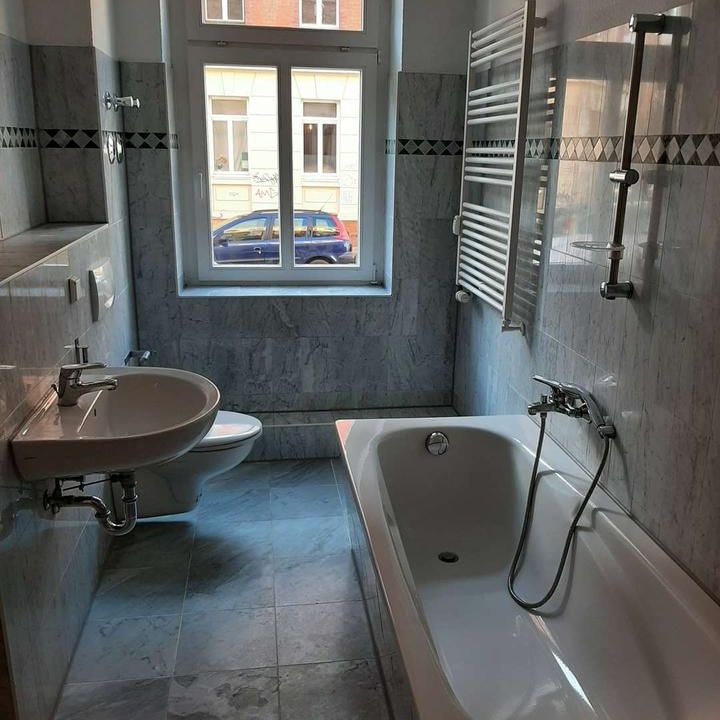 **NEU!** Großzügige 3-Raum-Wohnung mit EBK & Tageslichtbad - Foto 1