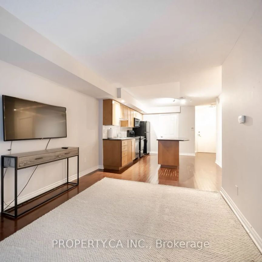 270 Wellington Street W #423 - Photo 1